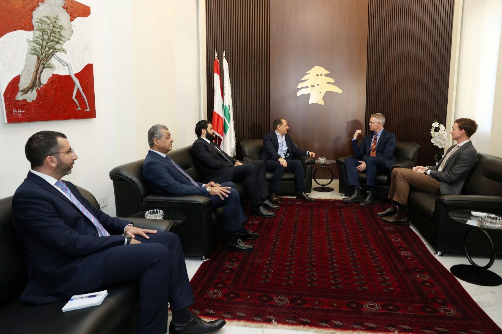 رئيس الكتائب يستقبل السفير الأسترالي: لدعم رئيسي الجمهورية والحكومة في المسار التفاوضي